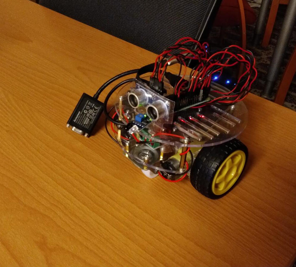 Robot rizeny Raspberry pi napajeny z powerbanky